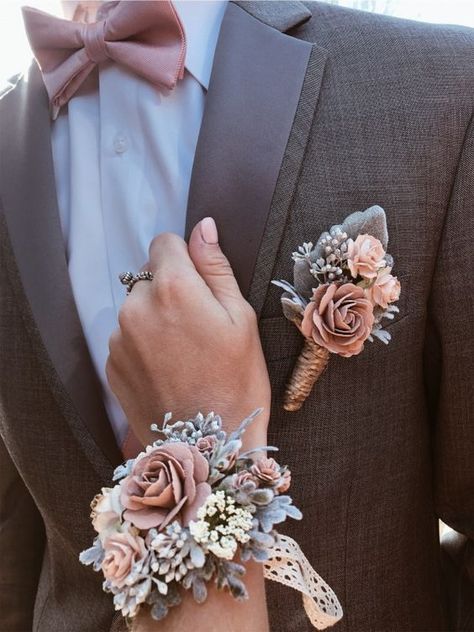 Prom Bouquet, Prom Corsage And Boutonniere, Boutonnieres Prom, Corsage And Boutonniere Set, Bridesmaid Corsage, Prom Corsage, Prom Photography, Wrist Flowers, Corsage And Boutonniere