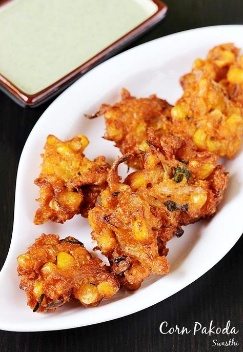 Corn pakoda recipe - These sweet corn pakora are addictive, crunchy and delicious. They make a great monsoon snack and can be enjoyed with masala chai Corn Pakoda Recipe, Vegetable Pakora, Sweet Corn Recipes, Pakoda Recipe, Diwali Snacks, Veg Snacks, Indian Dinner, Pakora Recipes, Breakfast Recipes Indian