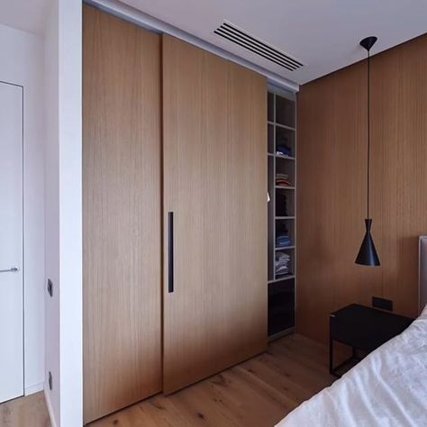 Flush Sliding Wardrobe Doors, Sliding Closet Doors Mirror, Wood Slat Closet Door, Sliding Wardrobe Mirror, Minimal Wardrobe Design, Slide Closet, Wardrobe Sliding Door Design, Diy Wardrobes, Sliding Door Closet