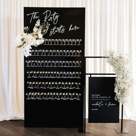 Black Champagne Wall, Wedding Floral Ideas, Champagne Wall, Black And White Wedding Theme, White Wedding Theme, Modern Minimalist Wedding, Wedding Wall, Future Wedding Plans, Wedding Look