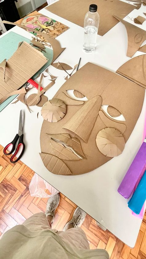 Cardboard Masks Art Projects, Creative Cardboard Ideas, Paper Mache Mask Diy, Cardboard Faces, Paper Mache Face, Cardboard Head, Mascara Papel Mache, Cardboard Face, Papier Mache Sculpture