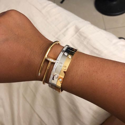 Bracelets Stacking, Bracelet Cartier, Accesories Jewelry, Luxe Jewelry, Jewelry Accessories Ideas, Cartier Jewelry, Love Bracelet, Girly Accessories, Jewelry Essentials