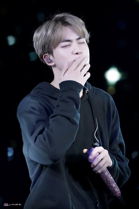 jin files on Twitter: "jin's flying kiss for ARMY💜 © jinKissLetsgo… " Jin Flying Kiss Video, Jin Flying Kiss, Flying Kiss Video, Flying Kiss, Jin Gif, Kiss Pictures, Bts Youtube, 4 December, Park Jimin Cute