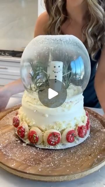 The Daily Nelly on Instagram: "Snowglobe grocery store cake! #cake #snowglobecake #baking #dessert #christmas #cakedecorating" Snow Globe Cake Topper, Snow Globe Christmas Cake, Snow Cake Winter, Snowglobe Cake, Winter Birthday Cake, Snow Globe Cake, Grocery Store Cake, Igloo Cake, Globe Cake