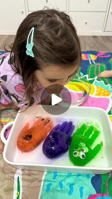 Inside Toddler Activities, Halloween Sensory Activities, Halloween Activities For Toddlers, Ice Monster, Monster Activities, Monster Hands, Reggio Classroom, Halloween Sensory, Water Food