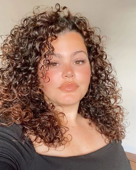 Latina Curly Hair, Perfect Curly Hair, Chubby Face Haircuts, Layered Curly Hair, Curly Hair Products, Brown Curly Hair, Curl Defining, Glamorous Hair, Curly Hair Women