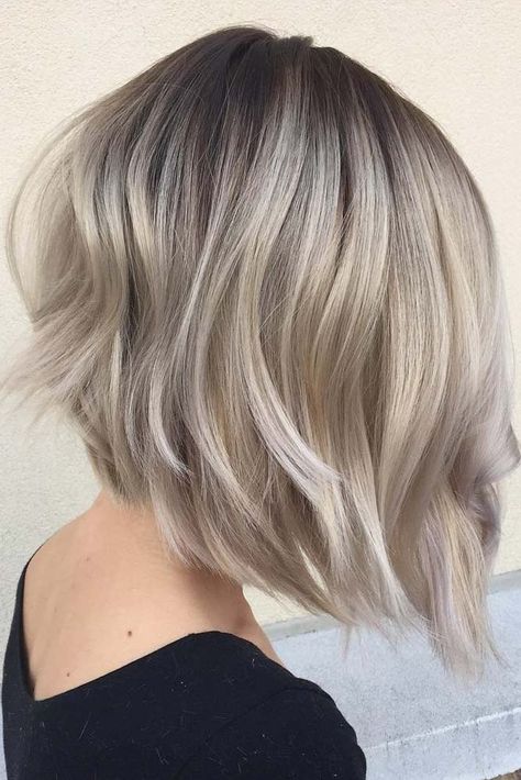 Chic Blunt Bob Hairstyles ★ See more: http://lovehairstyles.com/chic-blunt-bob-hairstyles/ Platinový Blond, Bob Lung, Dunner Wordend Haar, Ash Blonde Hair Colour, Inverted Bob Hairstyles, Classic Haircut, Modern Haircuts, Ash Blonde Hair, Blonde Bobs