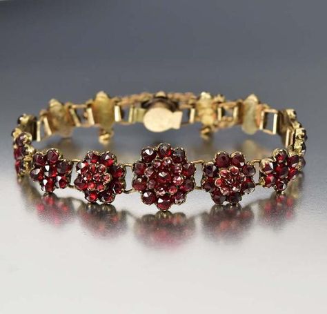 Victorian Antique Bohemian Garnet Bracelet - Boylerpf - 1 Antique Ring Box, Victorian Bracelet, Antique Jewellery Online, Vintage Jewelry Antique, Antique Bracelets, Gems Bracelet, Garnet Bracelet, Garnet Jewelry, Cute Bracelets