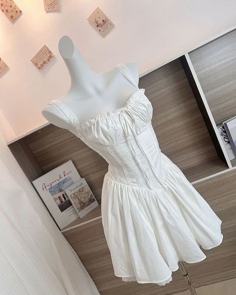 Midi or mini Skirts ? 👀 LINK IN BIO! 🔗 Cotton On White Dress, Corset Short White Dress, Pretty Feminine Outfits, Dresses For Concert, Monaco Fits, White Dress With Corset, White Bunny Costume, White Spring Dress, White Mini Dresses