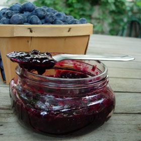 Agar Agar Blueberry Jam Recipe-substitution needed for the sugar. Pickle Veggies, Jam Blueberry, Canning Garden, Freezing Recipes, Chia Seed Jam Recipe, Blueberry Jam Recipe, Preserving Recipes, Lady Marmalade, Blueberry Season