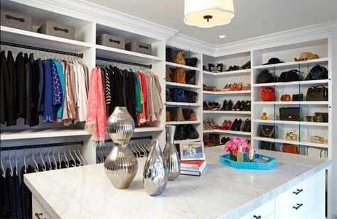 Giuliana Rancic critiques celebrity fashion for a living...so she better have a stocked closet to back it up. Her 200-square foot closet is the perfect space to get dressed in seconds. Diy Kallax, Upstairs Ideas, Diy Kast, Khloe Kardashian House, Master Closets, A Walk In Closet, Gorgeous Closet, Closet Ikea, Best Closet Organization