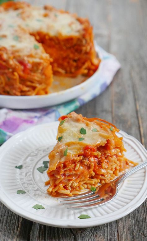 Baked Spaghetti Casserole (gluten free option) | My Heart Beets Baked Soaghetti, Baked Spagetti, Casserole Gluten Free, Spaghetti With Meat Sauce, Spaghetti With Meat, Cheesy Vegetable, Frozen Lasagna, Baked Spaghetti Casserole, Baked Spaghetti Recipe