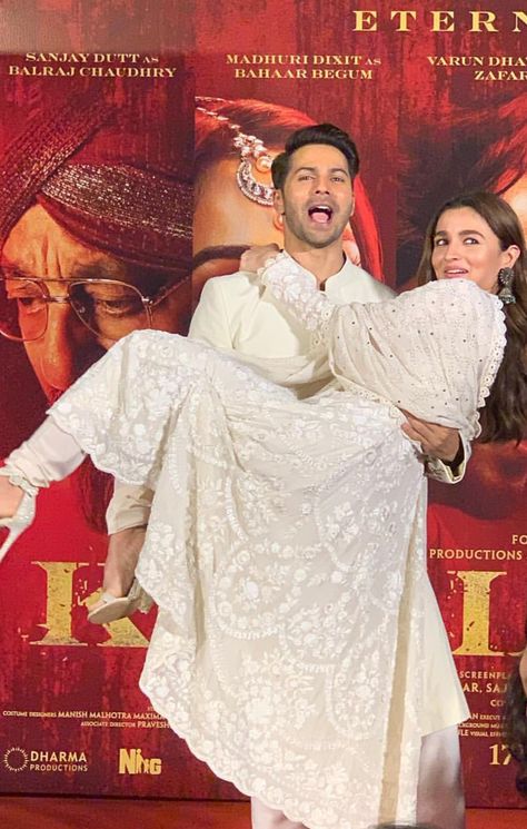 Kalank Alia Bhatt Dress, Alia Bhatt Varun Dhawan, Alia And Varun, Bollywood Dress, Funny Baby Quotes, 90s Bollywood, Bollywood Couples, Karan Johar, Manish Malhotra