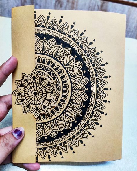 Mandala Gift Ideas, Mandala Card Design, Mandala Art Card, Mandala Cards, Drawing Ideas Easy Doodles, Mandala Card, Doodle Mandala, Mandala Sketch, Something New Everyday