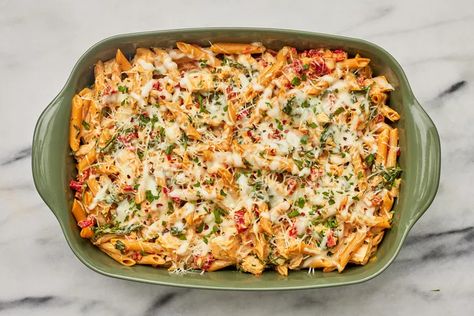 Tomato Chicken Pasta, Cozy Fall Dinner, Tomato Pasta Bake, Sundried Tomato Chicken, Chicken Pasta Casserole, Fall Pasta, Pasta Creamy, Tortellini Bake, Tomato Chicken