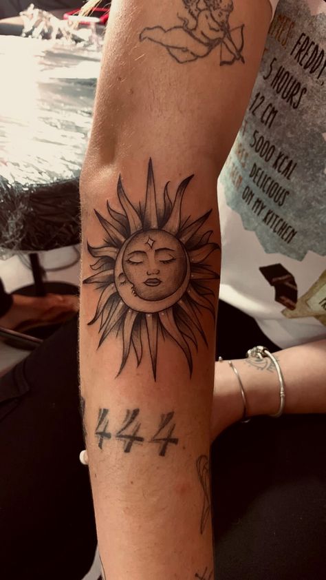 Traditional Style Sun Tattoo, Cute Tattoo Cover Up Ideas, Pretty Sun Tattoo, Moon And Sun Tattoo Designs, Palm Size Tattoos, Pet Portrait Tattoos, Top Of Shoulder Tattoo, Lower Arm Tattoos, Earthy Tattoos