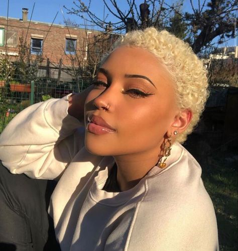 Platinum Blonde Short Hair Black Women, Blonde Shaved Hair, Platinum Blonde Twa, Short Platinum Blonde Hair Black Women, Short 4b Hair, Blonde Twa, Short Platinum Blonde Hair, Short Dyed Hair, Short Hair Designs