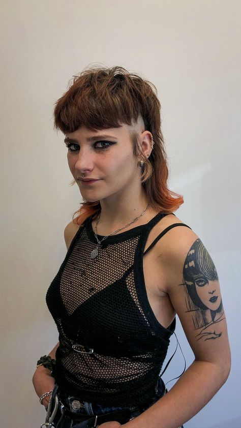 Curly Punky Hair, Punk Wolfcut, Queer Mullet Long, Queer Mullet Straight Hair, Punk Mullet For Women, Women Punk Hair, Cropped Mullet, 70s Punk Hair, Goth Mohawk