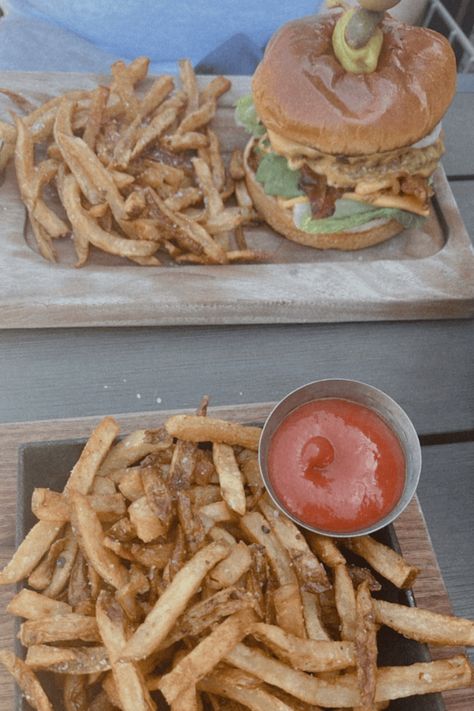 My 5 Favorite Michigan Restaurants You Need To Try ASAP Michigan Restaurants, Michigan Food, Avocado Taco, Avocado Fries, Rosemary Garlic, Restaurant Photos, Tasty Pancakes, Burger And Fries, Michigan Travel