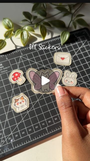 Illit Magnetic, Sticker Painting, Paper Transparent, Butter Paper, How To Make Stickers, Sticker Designs, Handmade Sticker, Cute Diys, Diy Stickers