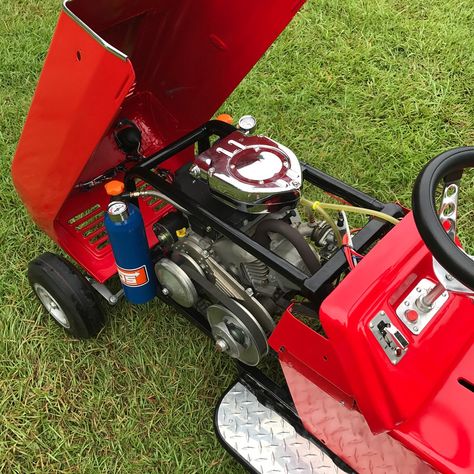 Custom Racing Dragster Lawn Mower Race Mower, Racing Mower, Lawn Mower Racing, Go Kart Ideas, Street Legal Golf Cart, Build A Go Kart, Tractor Idea, Diy Go Kart, Tractor Mower