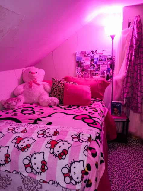 Hello Kitty Bedding Set, Juicy Couture Bedroom Ideas, Hello Kitty Sheets, Hello Kitty Bed Set, Y2k Bedding, Hello Kitty Bed Sheets, Juicy Couture Room, Y2k Pink Room, Pink Hello Kitty Room