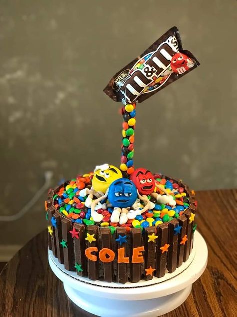 Antigravity Cake, Anti Gravity Cake, M&m Cake, Kitkat Cake, Gravity Cake, Baby Birthday Cakes, Anti Gravity, Kids Cake, Baby Birthday