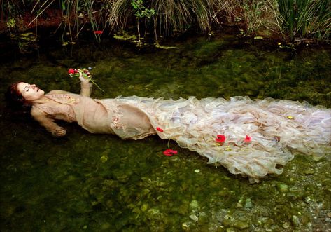 Silvia Camporesi - Ofelia Hamlet And Ophelia, Gregory Crewdson, Odilon Redon, John Everett Millais, Hippie Love, Pre Raphaelite, Bridal Shoot, Artistic Photography, Painting Illustration