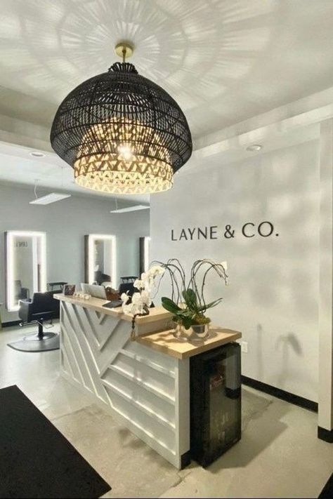 Massage Spa Reception Area, Bright Salon Interior Design, Boutique Hair Salon Interior Design, Hair Salon Interior Lighting, Boho Salon Reception Area, Salon Neutral Colors, Neutral Nail Salon Interior, Spa Room Color Schemes, Modern Med Spa Design