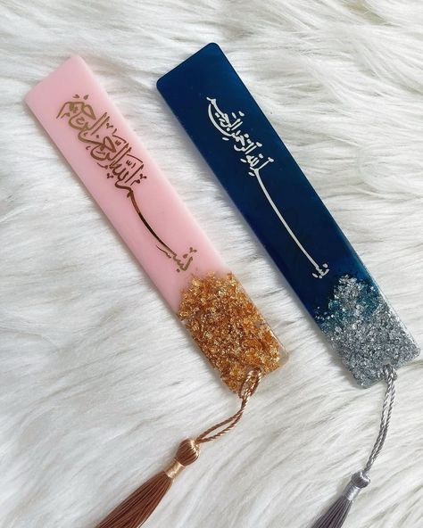 Book Mark Resin Art, Bookmark Resin Ideas, Resin Art Bookmark, Resin Bookmark Ideas, Epoxy Bookmark, Bookmark Resin, Resin Book, Diy Resin Gifts, Diy Glasses