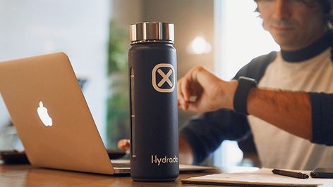 Hydrade: A Generous Smart Bottle for Water Charity Smart Bottle, Bottle For Water, Moodboard Images, Bottle Shoot, Products Photography, Studio Foto, Kickstarter Campaign, Water Intake, Busy People