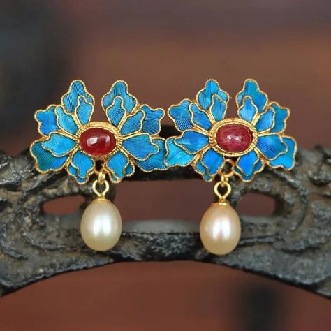 Womens Silver Jewelry, Tibetan Jewelry, Stud Style, Ruby Earrings, Traditional Jewelry, Stunning Earrings, Unique Charms, Style Retro, Chinese Style