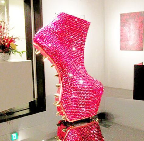 Lady Gaga Shoes, Unusual Shoes, Hot Pink Shoes, Ugly Shoes, Crystal Heels, Funky Shoes, Shoe Art, Pink Shoes, Steam Punk