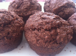 Chocolate Bran Muffins - 2 Weight Watchers Points These are so good! They do not taste like bran at all! Weight Watchers Chocolate Muffins, Ww Muffins, All Bran Muffins, Weight Watchers Brownies, Weight Watchers Muffins, Breakfast Baking, Whole Wheat Muffins, Weight Watcher Desserts, Ww Breakfast