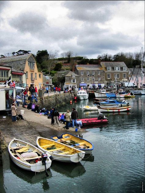 Cornwall Villages, Padstow Cornwall, Devon And Cornwall, Cornwall England, South Yorkshire, British Countryside, Seaside Towns, Scotland Travel, English Countryside