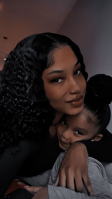 Mother Daughter Aesthetic Black, Mother And Daughter Bond Aesthetic, Black Mom And Daughter Photoshoot, Black Mom Aesthetic, Mother And Daughter Goals, Mommy Daughter Photoshoot, Mommy Daughter Pictures, Mommy Daughter Photos, Mommy And Baby Pictures