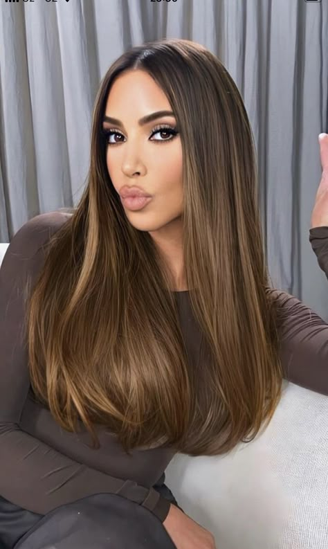 Rambut Brunette, Brown Hair Inspo, Brunette Hair With Highlights, Brunette Balayage Hair, Long Hair Color, Brown Hair Balayage, Light Hair Color, Brown Blonde Hair, Hair Color Balayage