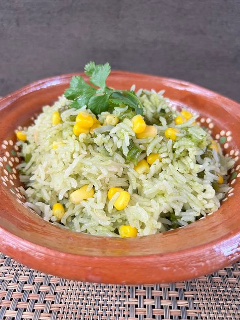 Arroz al chile poblano, ¡excelente para guarnicionar tus platos! 🍚🇲🇽🤤 | Arroz al chile poblano, ¡excelente para guarnicionar tus platos! 🍚🇲🇽🤤 | By Chef Machaen Chile Poblano, Chef, Rice, Plato