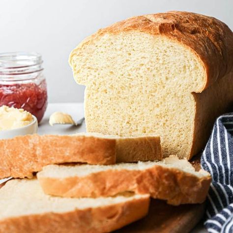 It only takes seven ingredients to make this soft, buttery white sandwich bread. Hearty enough to use to make sandwiches, and so delicious you'll never buy store-bought varieties again once try this recipe. Best White Bread Recipe, White Sandwich Bread Recipe, White Sandwich Bread, Homemade Sandwich Bread, Sandwich Bread Recipe, Cheese Sandwich Recipes, Homemade Sandwich, White Bread Recipe, Sandwich Bread Recipes