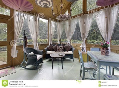 Enclosed Patio Ideas, Home Conservatory, Screen In Porch, Outdoor Living Porch, Sunroom Inspiration, Screened In Porch Diy, Small Sitting Area, Street Decoration, Patio House