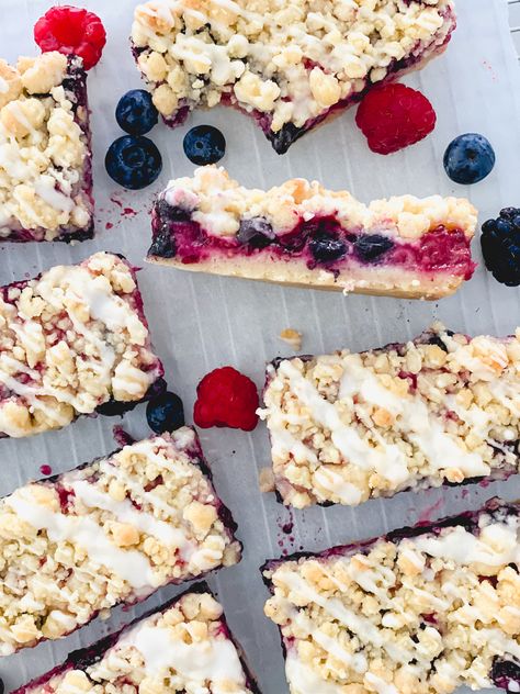 These Mixed Berry Streusel Bars are bursting with sweet, tart berries, surrounded by soft and buttery streusel, then finished with a tangy lemon glaze. You’ll be berry happy you made these! Berry Streusel, Streusel Bars, Sweet Kitchen, Berry Crumble, Berry Good, Berry Dessert, Lemon Glaze, Sweet Tart, Love Eat