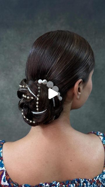 𝐒 𝐔 𝐊 𝐇 𝐕 𝐈 𝐑   𝐒 𝐈 𝐍 𝐆 𝐇 on Instagram: "How about this Hairstyle?

Hair @goldyhunjanmakeupstudio" Punjabi Hairstyles With Suit, Hairstyle With Suit, Punjabi Hairstyles, Hair Style Vedio, Swami Samarth, April 4, G H, Architecture House, Hair Cuts