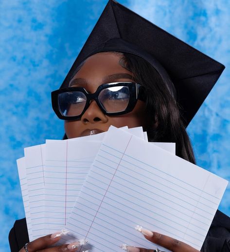 College Graduation Pictures Engineering, Senior Pictures High School, Teacher Graduation Pictures Black, Senior Photos Black Women, Graduation Pictures Black Women Studio, School Photoshoot, Hbcu Graduation Pictures Photo Ideas, Masters Graduation Pictures Hood, Graudtion Photoshoots Black