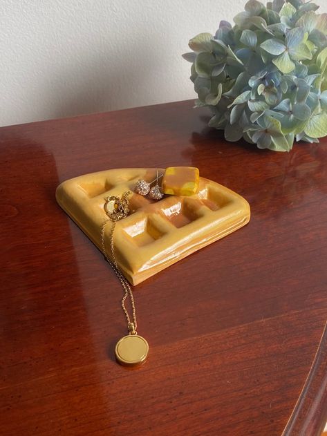 Waffle jewelry/ trinket holder. Handmade polymer clay catchall Pancake Trinket Dish, Pottery With Air Dry Clay, Polymer Clay Match Holder, Homemade Jewelry Holder Clay, Clay Jewelry Holder Ideas, Clay Bracelet Holder, Air Dry Clay Ring Holder, Clay Polaroid Holder, Diy Trinket Dish