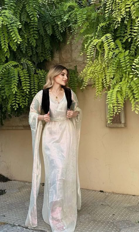 Manifestations Board, Kurdish Dress, Kurdish Clothes, Head Scarf Styles, Pakistani Fancy Dresses, Korean Casual Outfits, Fancy Dresses Long, Dress Tutorials, Shot Hair Styles