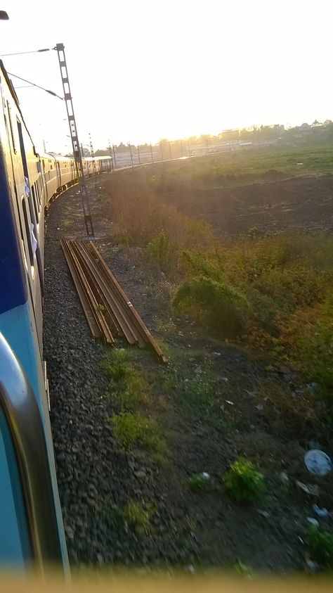 Travel by Train. Unpleasant yet fun. Train Snapchat, Train Food Snapchat, Train Travel Snapchat Stories, Train Journey Instagram Story, Train Snapchat Stories, Indian Train Aesthetic, Train Journey Photography, Indian Train Snapchat Stories, Train Snap Video