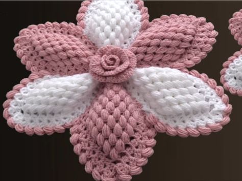 Crochet Big Rose Flower Ornament - Crochet Ideas Crochet Big Flower, Rose Bag, Crochet Potholders, Crochet Snowflakes, Learn How To Crochet, Mini Roses, Flower Ornaments, Crochet Items, How To Start Knitting