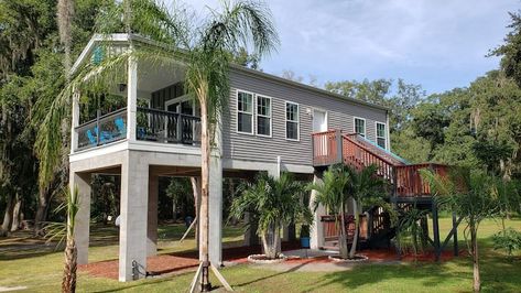 The Strawberry Field Stilt House - Houses for Rent in Plant City, Florida, United States Couple Retreat, Stilt Home, Plant City Florida, Stilt House, Strawberry Field, Tiny House Village, Glamping Resorts, Plant City, Wooden Walkways