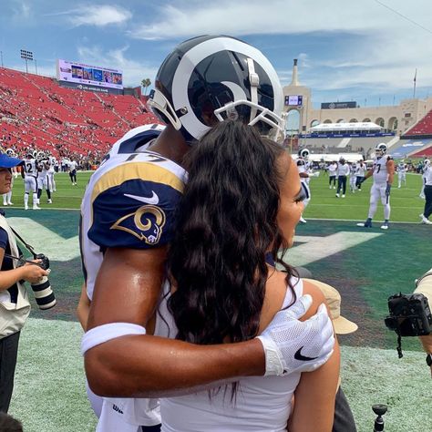 Football Relationship Goals, Football Relationship, Spoiled Girlfriend, Nfl Wives, Players Wives, Jordan Baker, Football Girlfriend, Footballers Wives, Tight Tank Top