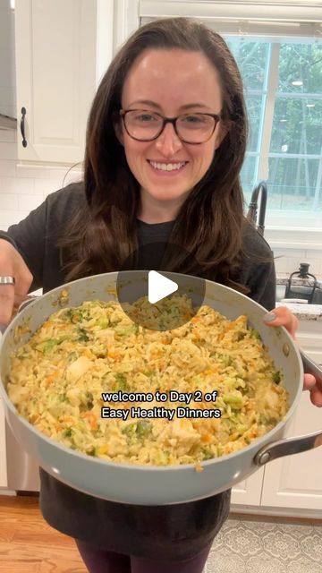 Elizabeth Marino | The Clean Eating Couple on Instagram: "Day 2 of Easy Healthy Dinners: Broccoli Cheddar Chicken Orzo😍. A series where I share what we’re *really* eating for dinner every night. Today I’m making broccoli cheddar chicken orzo. I love this one because it’s one pan, veggie loaded, high protein and cheesy! comment ‘send recipe’ and I’ll send you the recipe & my free 30 minute one pan dinner guide. to make it you need:
🔹1.5 pounds boneless, skinless chicken breasts cubed into 1” pieces
🔹1 tablespoons olive oil
🔹1 tablespoon minced garlic about 3 garlic cloves
🔹1 cup yellow onion chopped about 1/2 a medium onion
🔹4 cups fresh broccoli spears cut into 1 inch pieces 10 oz bag
🔹1 cup grated carrots
🔹3 teaspoons each: garlic powder, onion powder
🔹1/4 teaspoon salt
🔹3/4 tea Clean Eating Comfort Food, Clean Eating Family Dinners, Easy High Protein Dinner Ideas, Orzo Recipes Healthy, Easy Healthy Chicken Recipes, The Clean Eating Couple, Clean Eating Couple, Easy Weeknight Dinners Healthy, Fast Healthy Dinner